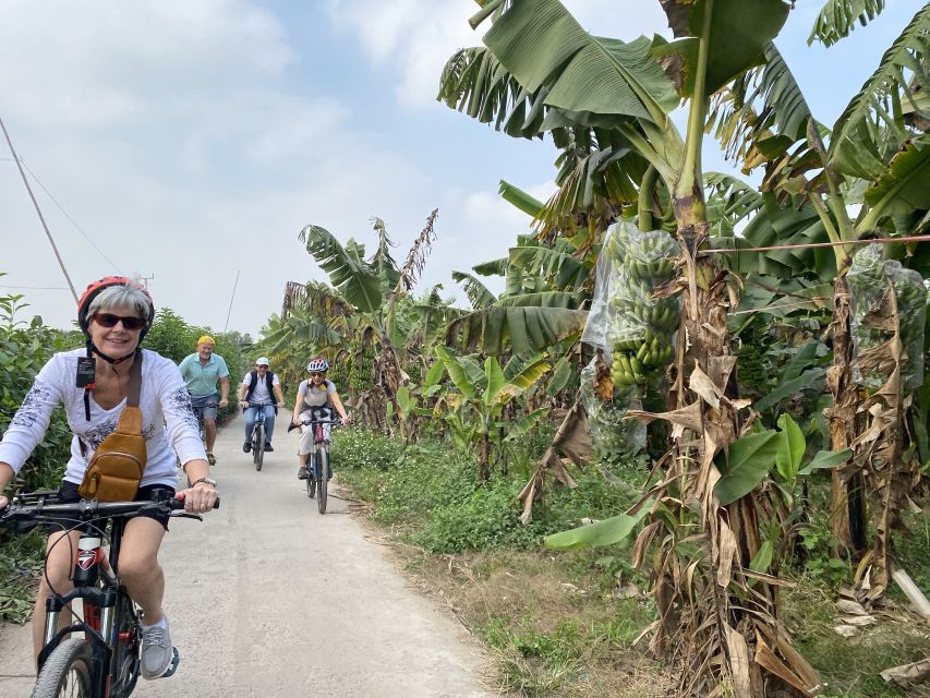 Hanoi: Bike Tour Through Hidden Gems and Banana Island - History and local life around Ho Huu Tiep Lake