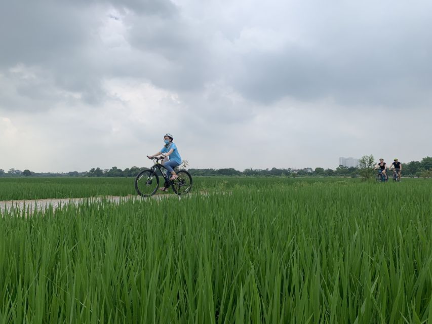 Hanoi: Bike Tour Through Hidden Gems and Banana Island - Train Street and the challenge of timing