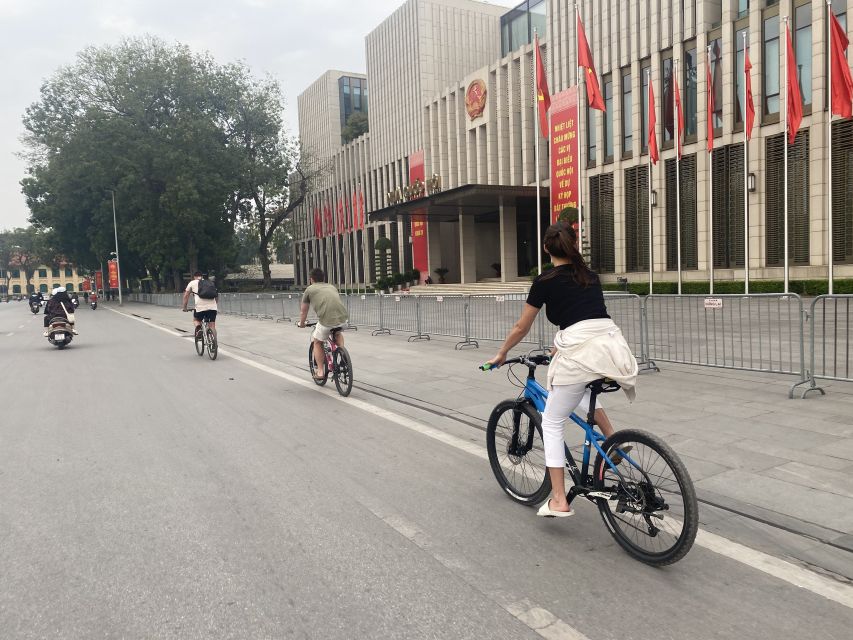 Hanoi: Bike Tour Through Hidden Gems and Banana Island - Lunch is part of the cultural lesson