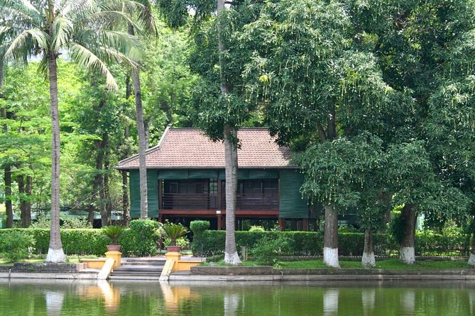 Hanoi City Half Day Private Tour: Hidden Corners & Train Street - Dong Xuan Market and Hanoi’s everyday rhythm