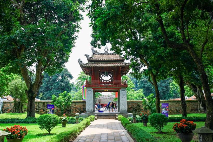 Hanoi: City Highlights Tour with Train Street & Hidden Gems - The guides shape the experience