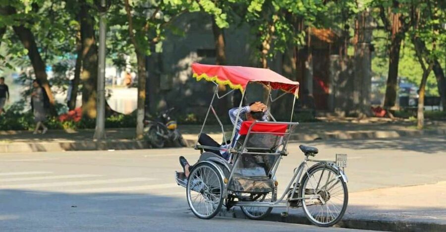 Hanoi: City Highlights Tour with Transfer and Lunch - Choosing Bat Trang or the Ethnology Museum