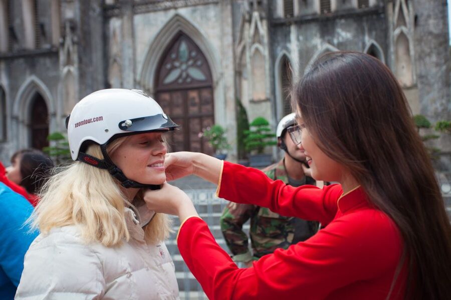 Hanoi: City Sightseeing Motorbike Tour - The guides make the difference