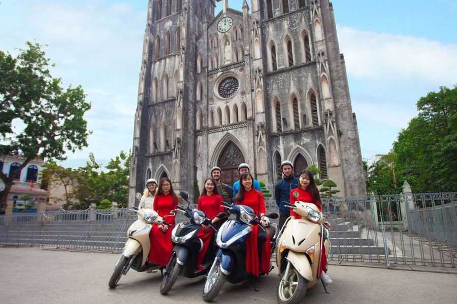 Hanoi: City Sightseeing Motorbike Tour - Four hours, flexible timing, and route changes