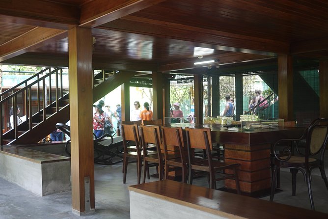 Hanoi city tour and water puppet show - Vietnamese lunch and the practical value of a driver