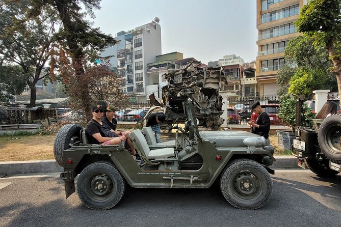 Hanoi City Tour by Private Vintage Jeep - Đường Tàu and the railway through the city