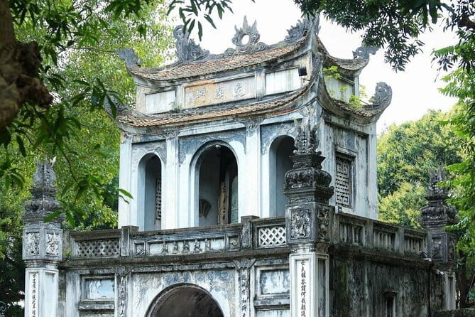 Hanoi City Tour: Private Half Day - Highlights and Train Street - Dong Xuan Market, Hanoi’s loudest shopping stop