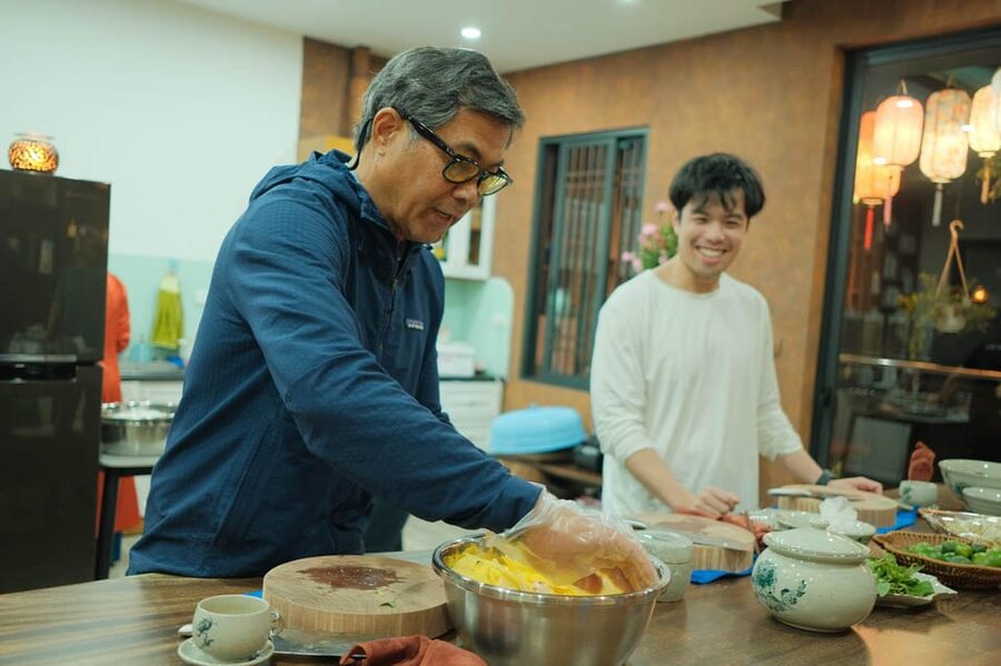 Hanoi Cooking Class: Market Tour, Free Recipe & Beverages - Starting with Hanoi’s morning market