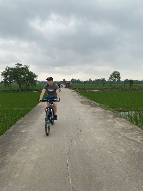 Hanoi Countryside Bike Tour: Red River Culture & Daily Life - The old village gate and a slower pace