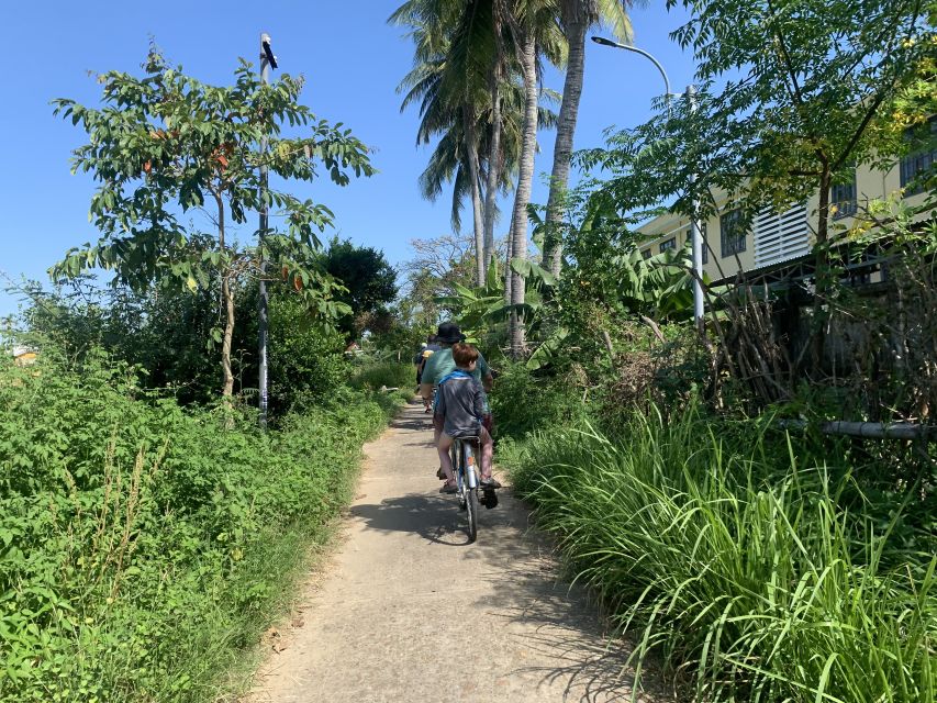 Hanoi Countryside Bike Tour: Red River Culture & Daily Life - Co Loa and an ancient temple