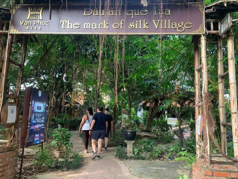 Hanoi Craft Village: Conical Hats, Incense, and Train Street - Who should book this experience?