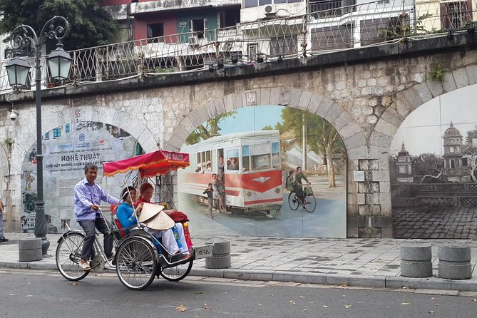 HANOI CULTURAL DISCOVERY TOUR ( "5 in 1" 4 hours - Special Package!) - Dong Xuan Market and the Old City Gate