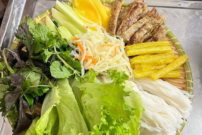 Hanoi Customized Street Food Walk with Train Street Experience - Eight Stops Through the Old Quarter