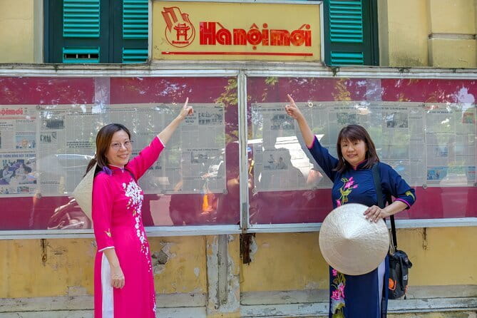 Hanoi Cyclo and Street Food Tour - What the guides add to the meal