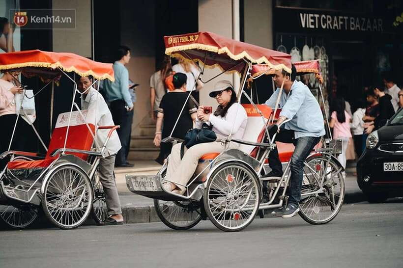 Hanoi: Cyclo the Old Quarter and Egg Coffee Tour - French Colonial buildings, statues, and old Hanoi views