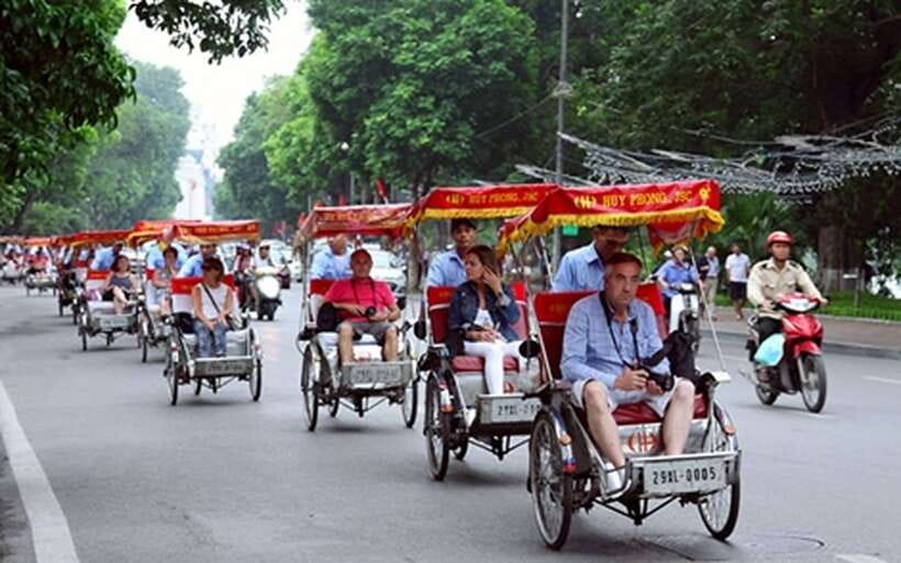 Hanoi: Cyclo the Old Quarter and Egg Coffee Tour - Hoan Kiem Lake and the Morning Sunlight Bridge