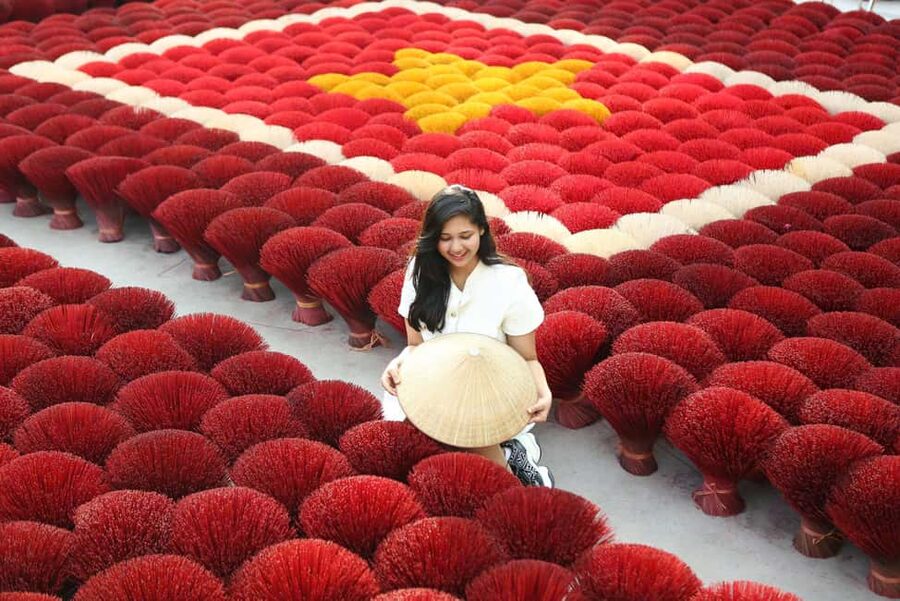 Hanoi: Drum Village or Incense Village & Hat ("SMALL GROUP") - Chuong Village and the conical hat lesson