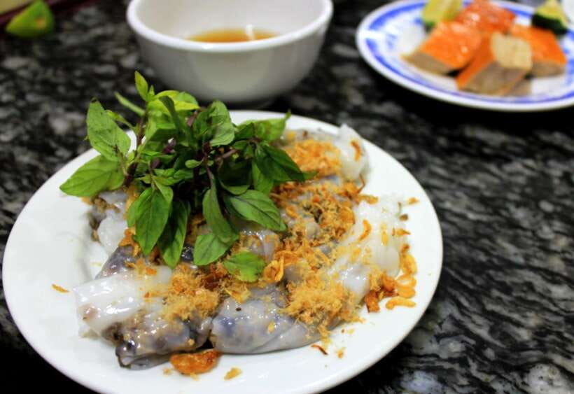 Hanoi: Eat Like a Local Small Group Street Food Tour - Bún chả and phở: Hanoi’s familiar classics