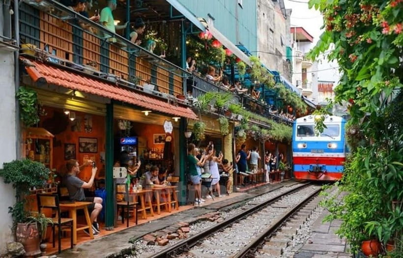 Hanoi: Eat Like a Local Small Group Street Food Tour - Starting at 33 Ngo Huyen Street