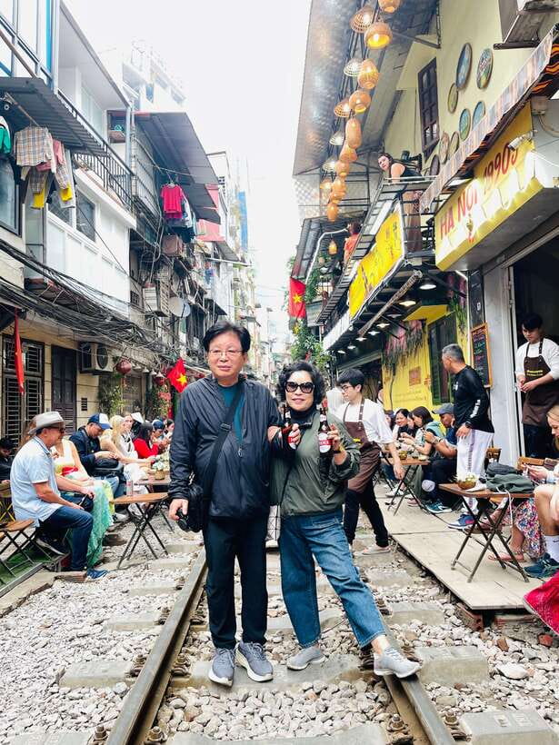 Hanoi Exclusive Craft Beer Bus: Cultural Sightseeing Tour - Meeting at Banh Mi Tam Ha Noi
