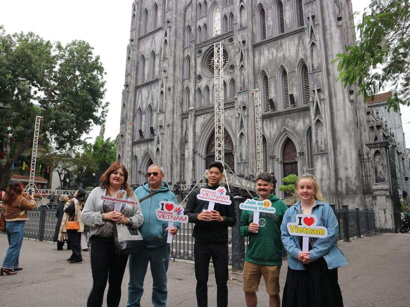 Hanoi Exclusive Craft Beer Bus: Cultural Sightseeing Tour - What the mini bus adds to the experience