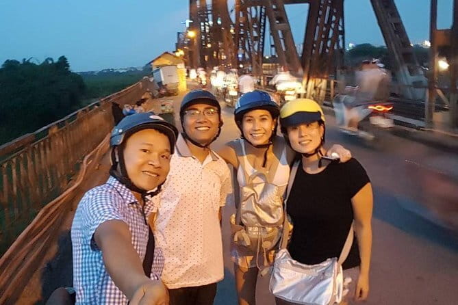 Hanoi Famous Michelin Guided Street Food Tour - What the guides add to the food
