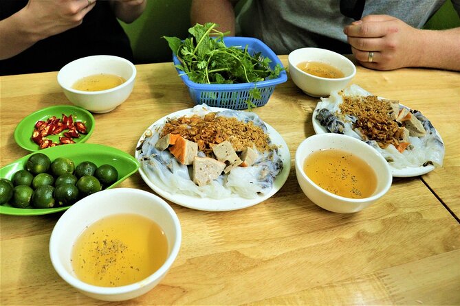 HaNoi Foodie Tour - Mini Class Coffee - Making egg coffee with a phin