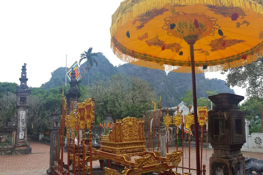 Hanoi: Full-Day Mua Cave, Hoa Lu and Tam Coc Tour - Vietnamese buffet lunch at Tam Coc