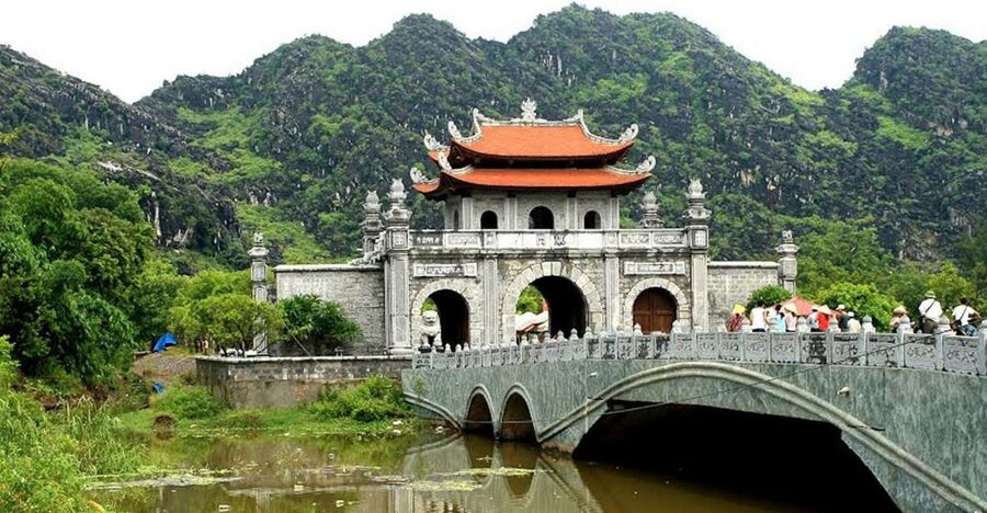 Hanoi: Full-Day Mua Cave, Hoa Lu and Tam Coc Tour - Hoa Lu and Vietnam’s 10th-century capital