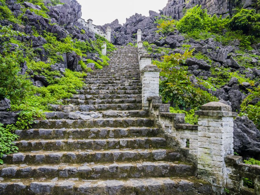 Hanoi: Full Day Tour of Hoa Lu, Tam Coc, and the Mua Cave - The two-hour ride from Hanoi