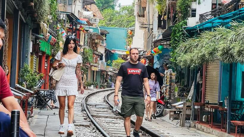 Hanoi: Guided Food Tour with Train Street Visit - The walk is as useful as the meals