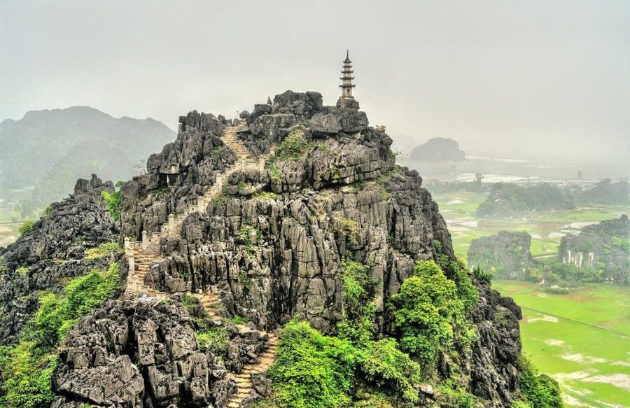 Hanoi: Guided Full-Day Hoa Lu, Trang An and Mua Cave Tour - A bicycle ride through the local village