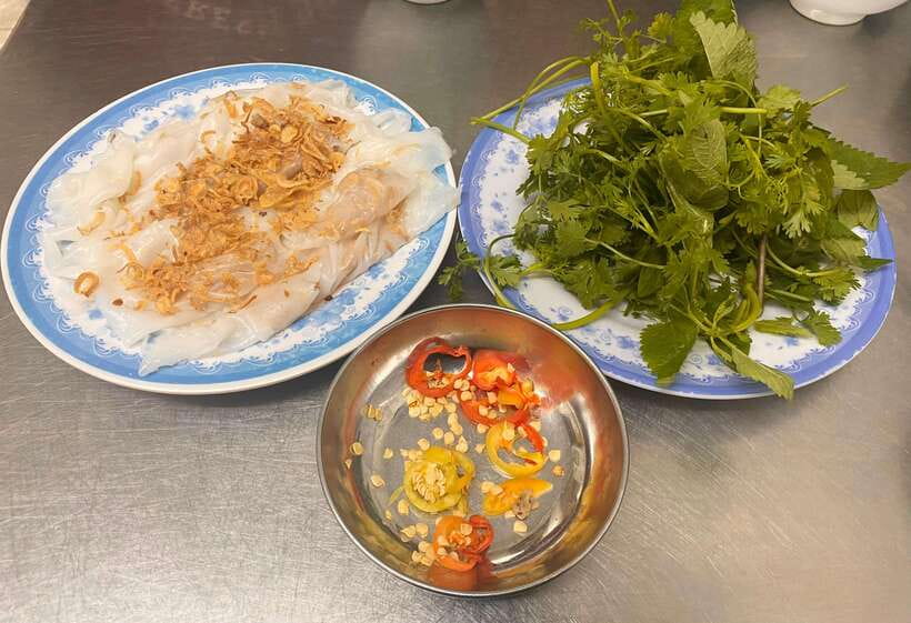 Hanoi: Guided Street Food Tour with Train Street Experience - Who should book it, and who should skip it?