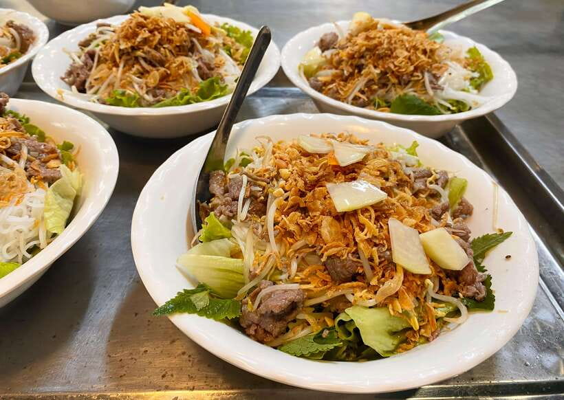 Hanoi: Guided Street Food Tour with Train Street Experience - Why a guide adds real value to street food