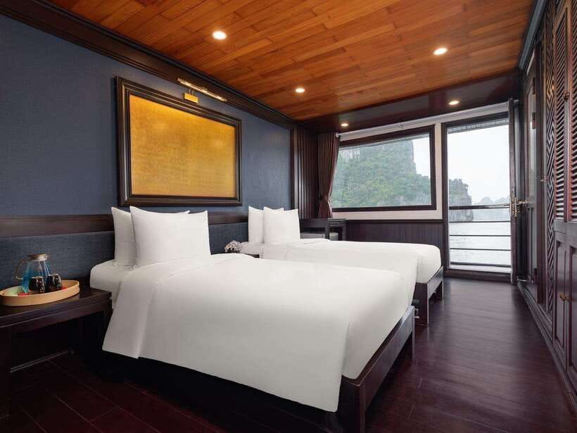 Hanoi: Ha Long & Bai Tu Long Bay 1 or 2-Day Cruise - Vung Vieng Fishing Village in the morning