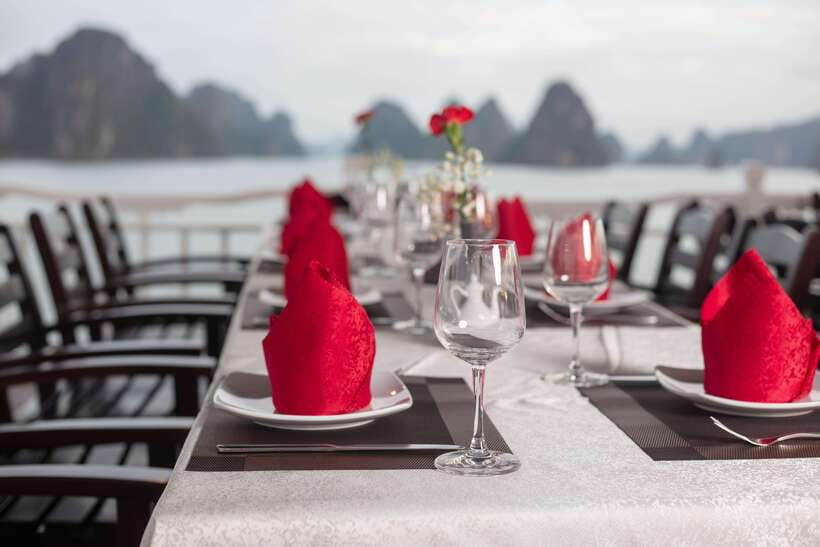 Hanoi: Ha Long Bay 2-Day 1-Night Tour by 4-star Luxury Junk - Food, cabins, and onboard comfort