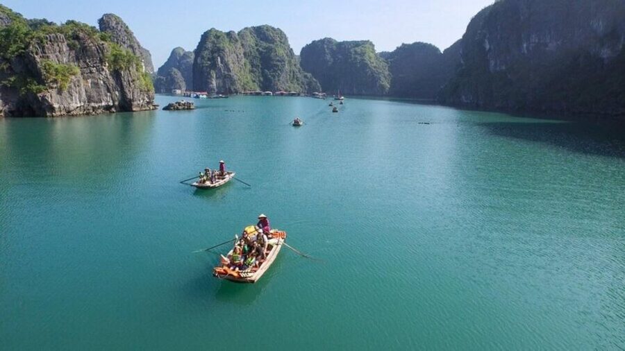 Hanoi: Ha Long Bay Cruise Day Tour visit Titop island & Cave - Luon Cave by kayak or bamboo boat