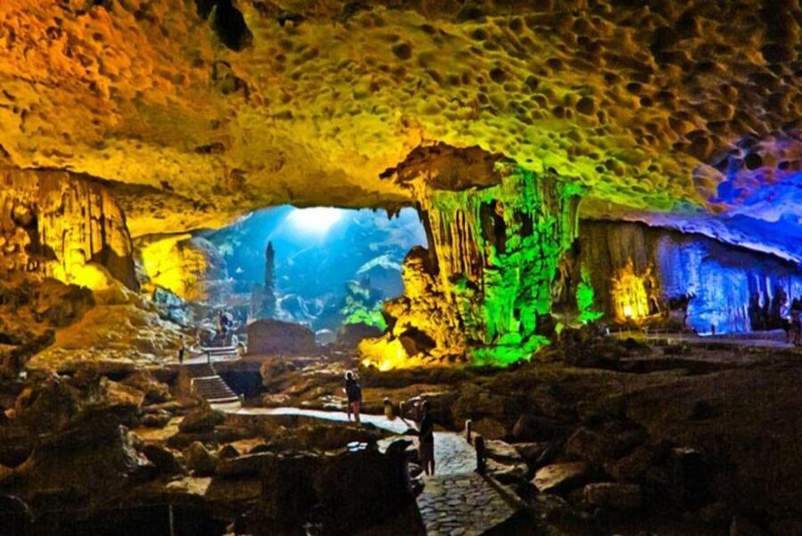 Hanoi: Ha Long Bay Cruise Day Tour visit Titop island & Cave - The sunset party on the return cruise
