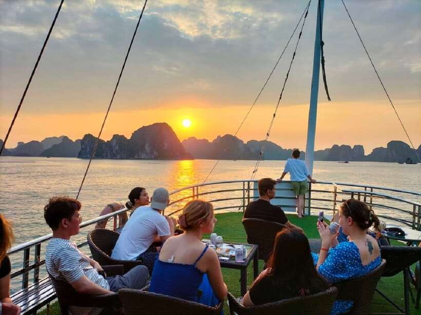 Hanoi: Ha Long Bay Day Cruise - Swimming, Meal, Kayaking - Titop Island, swimming, and the climb to the summit