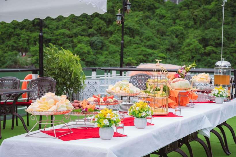 Hanoi: Ha Long Bay Day Tour - Apollo Cruise, Jacuzzi, Buffet - Who Will Enjoy This Tour Most?