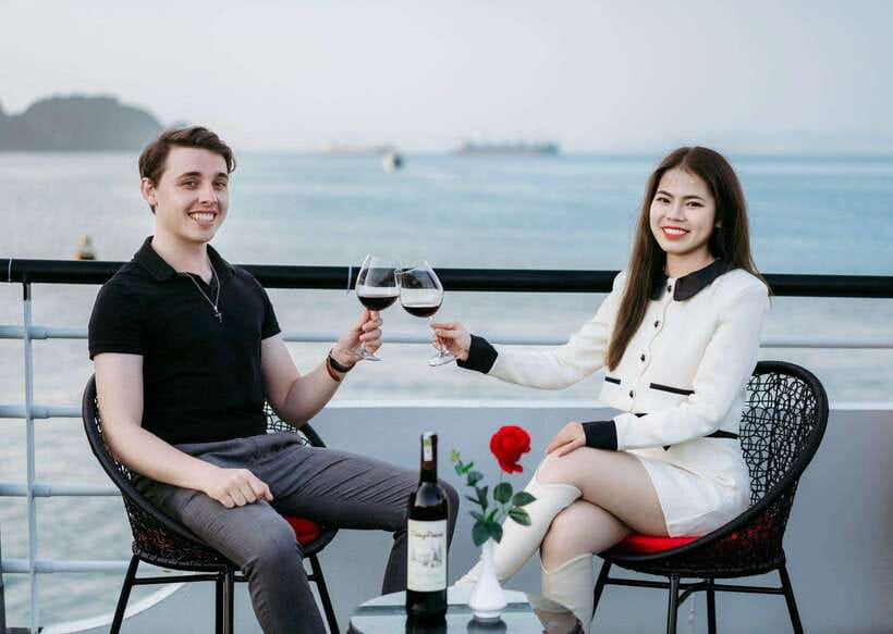Hanoi/Ha Long: Ha Long Bay Luxury Day Cruise by Catamaran - Titop Island and the climb to the viewpoint