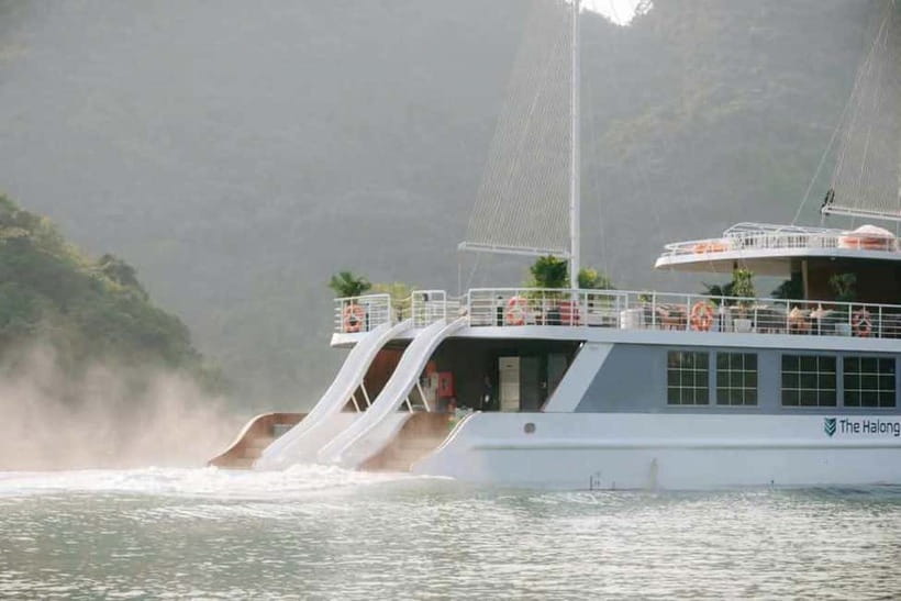 Hanoi/Ha Long: Ha Long Bay Luxury Day Cruise by Catamaran - Kayaking or bamboo boat at Luon Cave