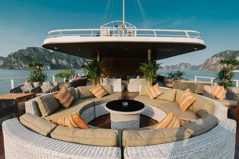 Hanoi/Ha Long: Ha Long Bay Luxury Day Cruise by Catamaran - Vietnamese lunch back on the boat