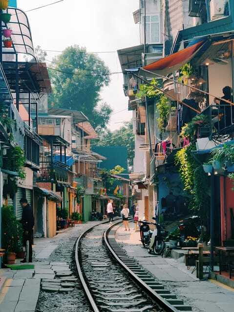 Hanoi:Half-day City Highlights and Hidden Gems Tour - Hanoi Train Street and a real railway through town