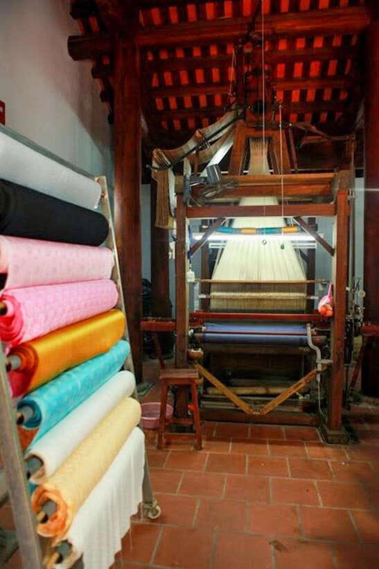 Hanoi: Half-day Silk Weaving Journey In Van Phuc Tour - Shopping for silk without losing sight of value