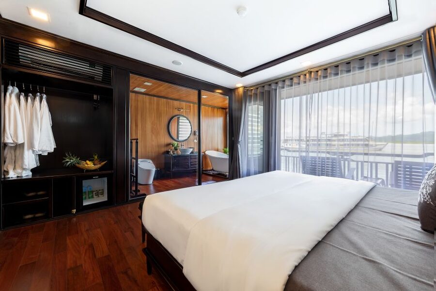 Hanoi: Halong Bay 2-Day 5-Star Balcony Cruise & Bathtub - Who should book this cruise