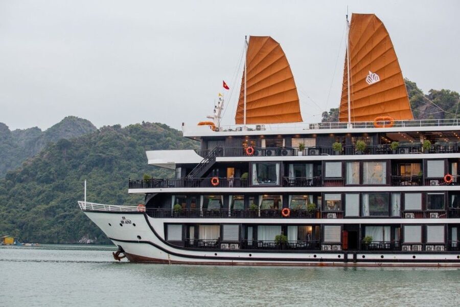 Hanoi: Halong Bay 2-Day 5-Star Balcony Cruise & Bathtub - Cooking class, sunset drinks, and dinner