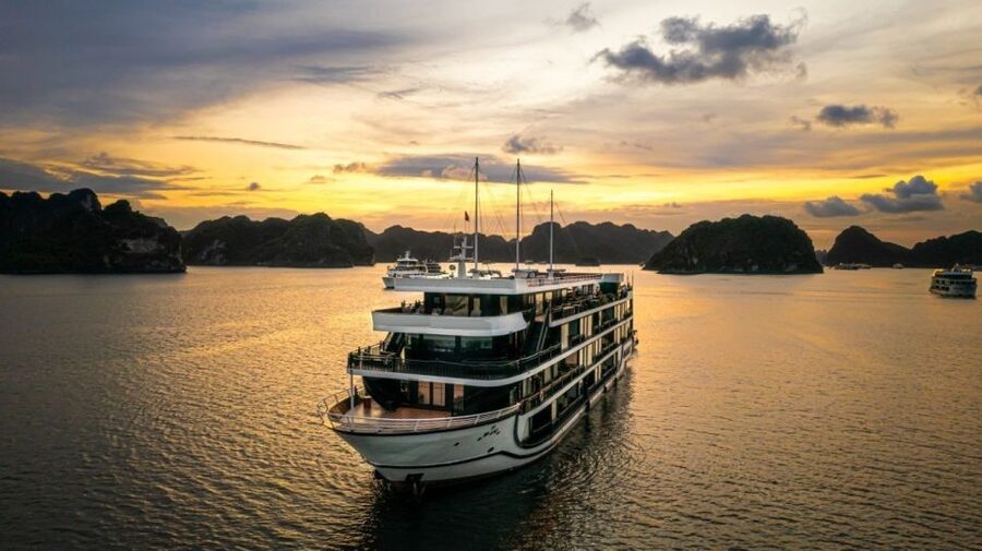 Hanoi: Halong Bay 2-Day 5-Star Balcony Cruise & Bathtub - Tai Chi and a second morning on the bay