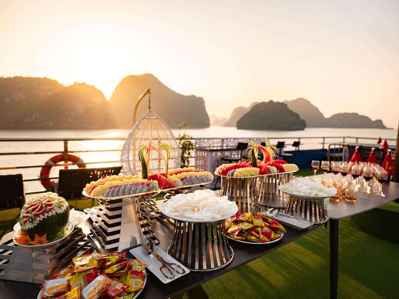 Hanoi: Halong Bay Cruise, Amazing Cave, Titov Island & Kayak - Titov Island for swimming or a short hike