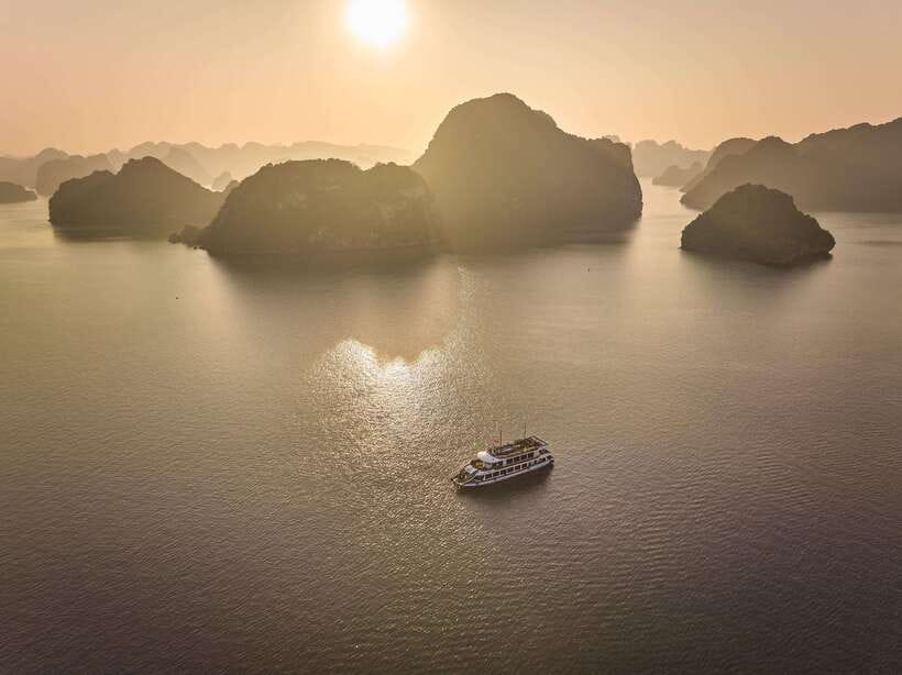 Hanoi: Halong Bay Cruise, Amazing Cave, Titov Island & Kayak - The Hanoi pickup and ride to Tuan Chau